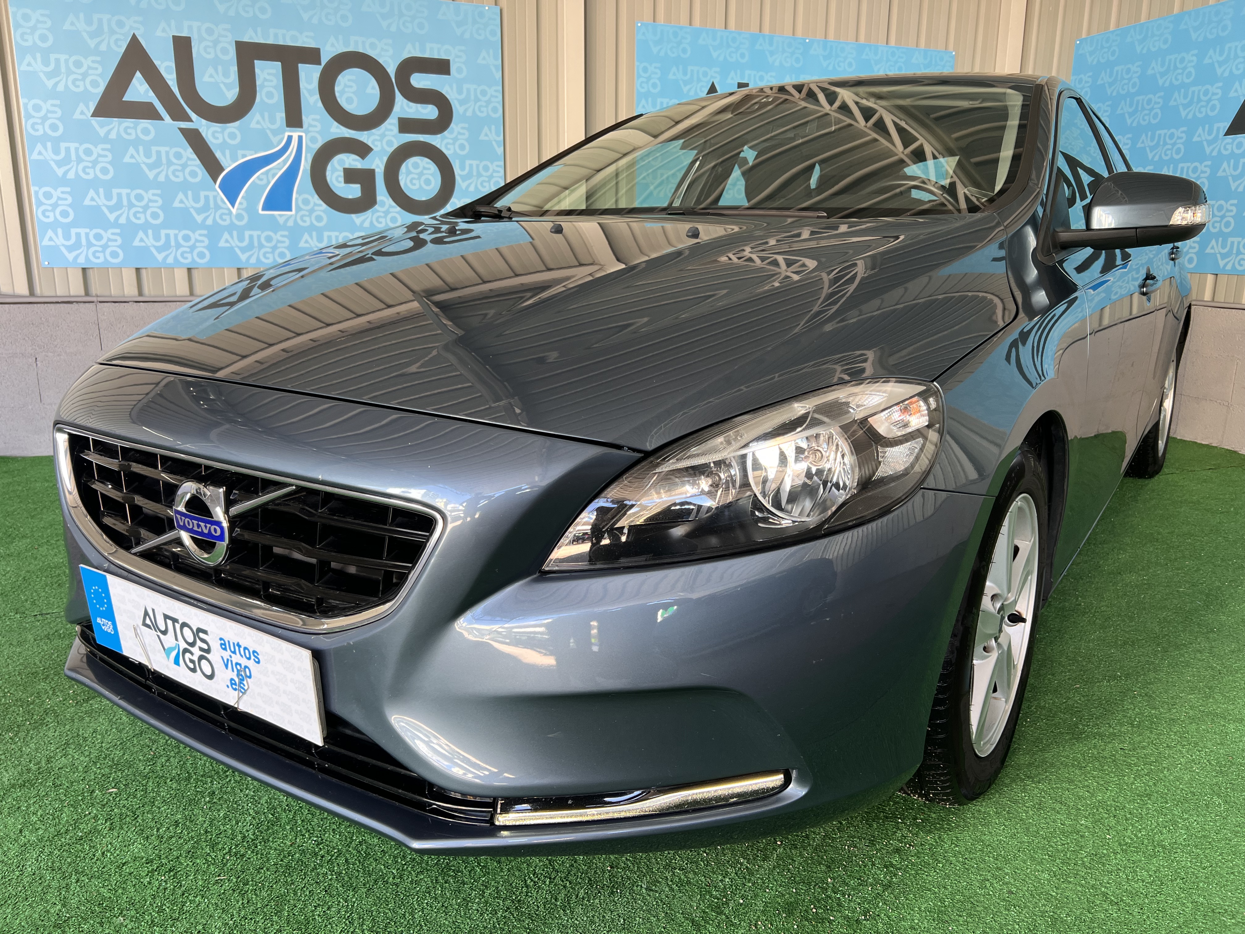 VOLVO V40 D2 MOMENTUM