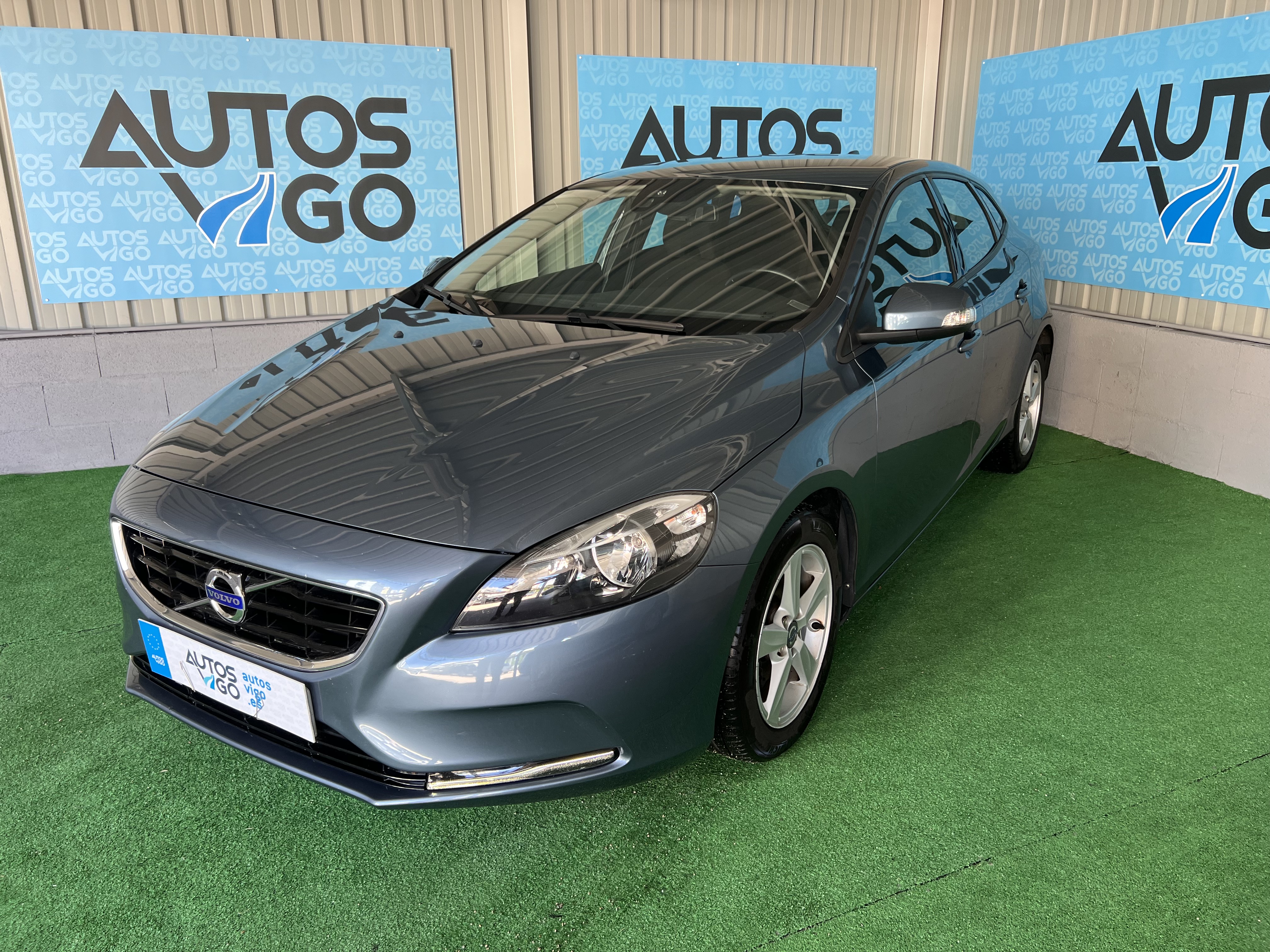 VOLVO V40 D2 MOMENTUM - Imagen 2