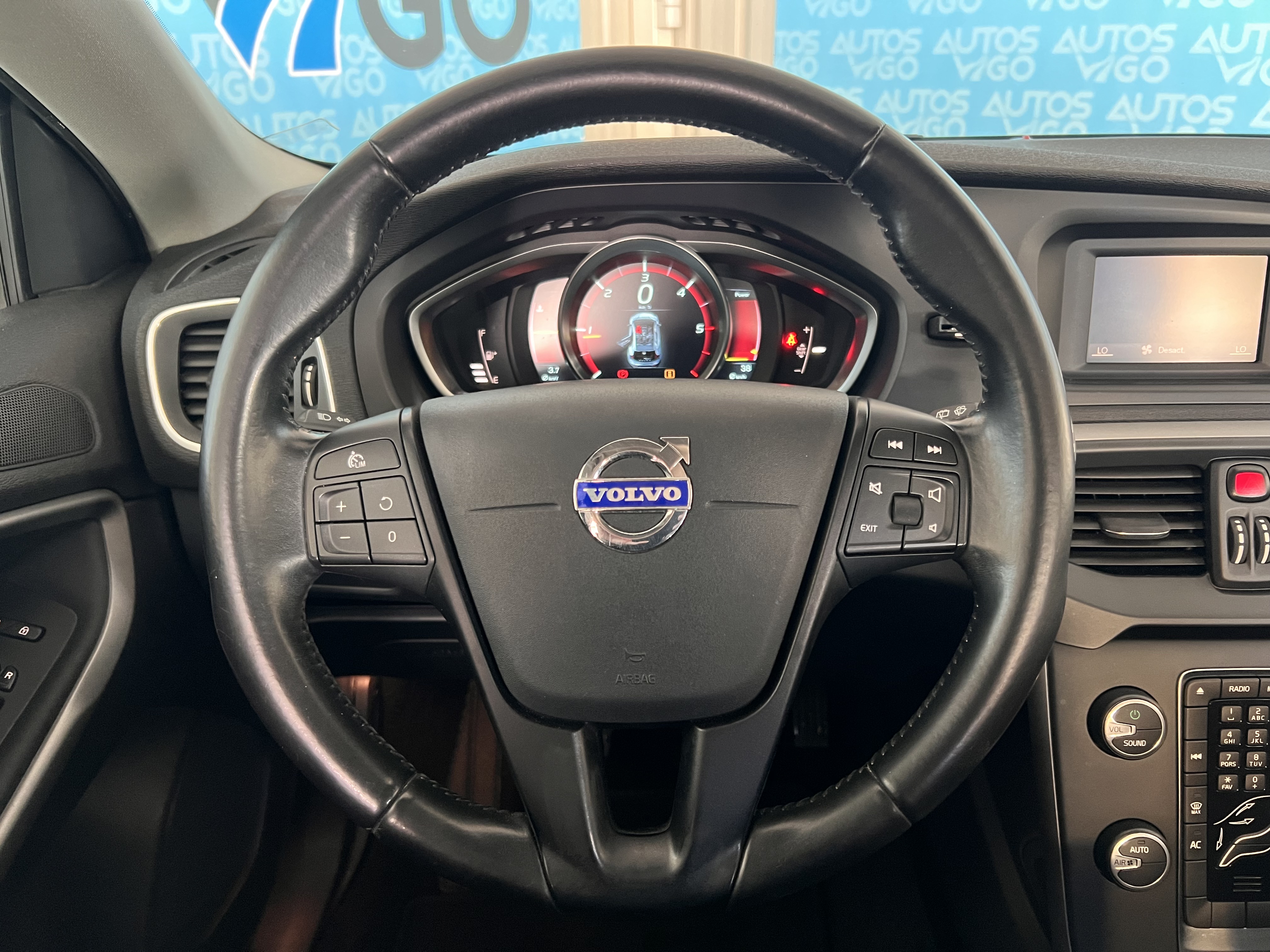 VOLVO V40 D2 MOMENTUM - Imagen 6