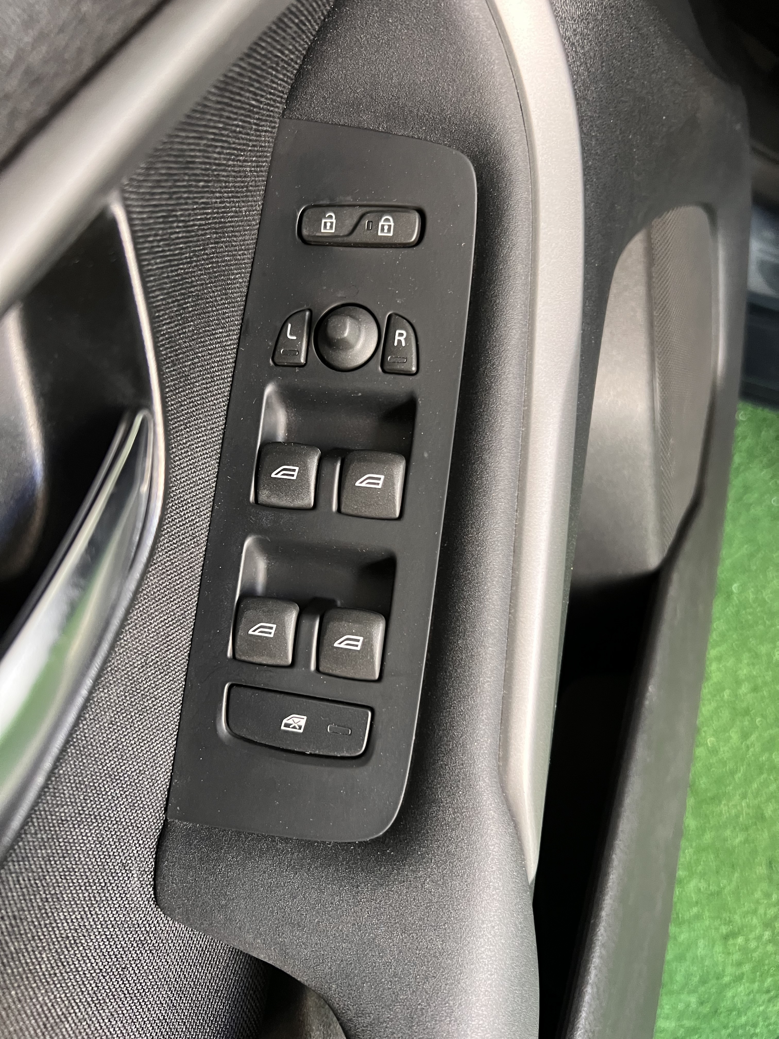 VOLVO V40 D2 MOMENTUM - Imagen 12