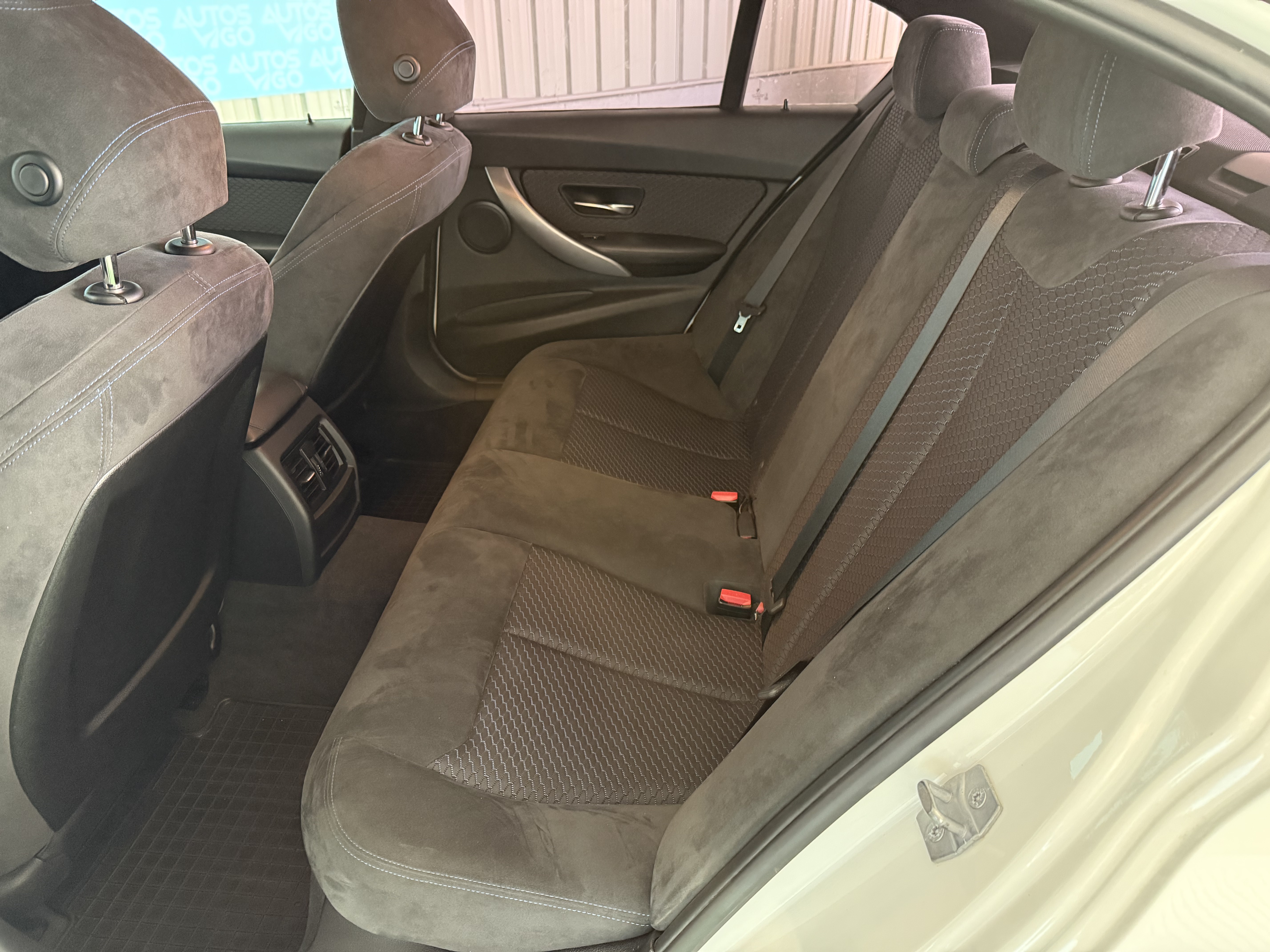 BMW 318D PAQUETE M 143CV - Imagen 10