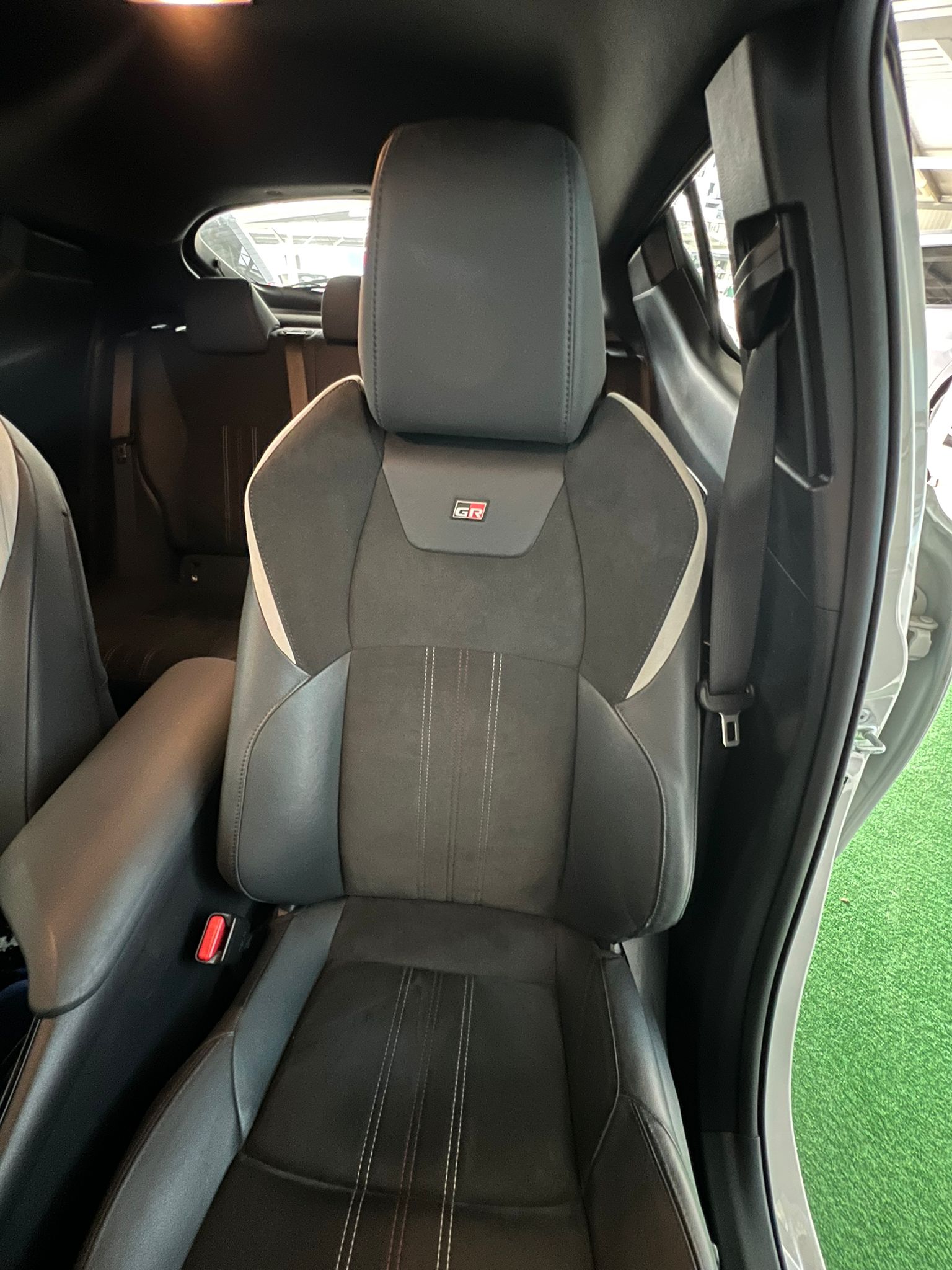Toyota C-HR GR Sport 180H Hybrid - Imagen 12