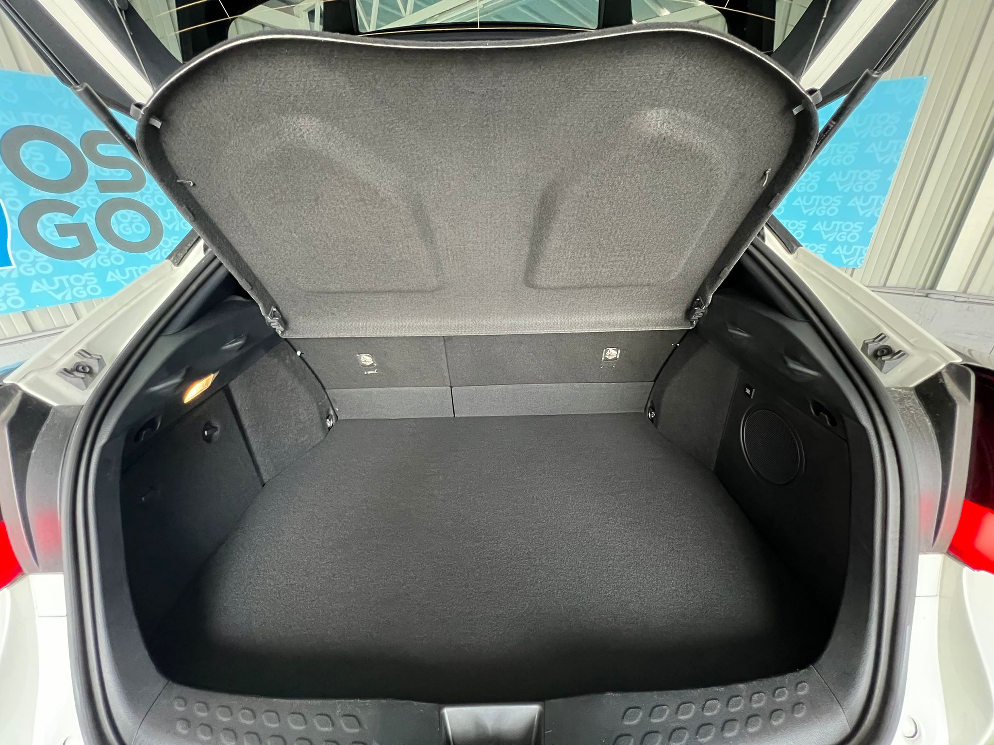 Toyota C-HR GR Sport 180H Hybrid - Imagen 14