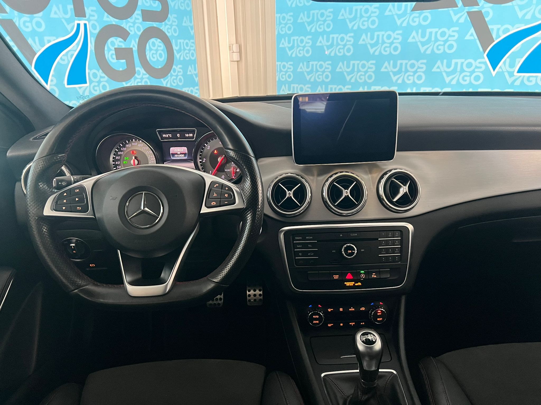 Mercedes-Benz GLA 200d AMG | Año 2016 - Imagen 9