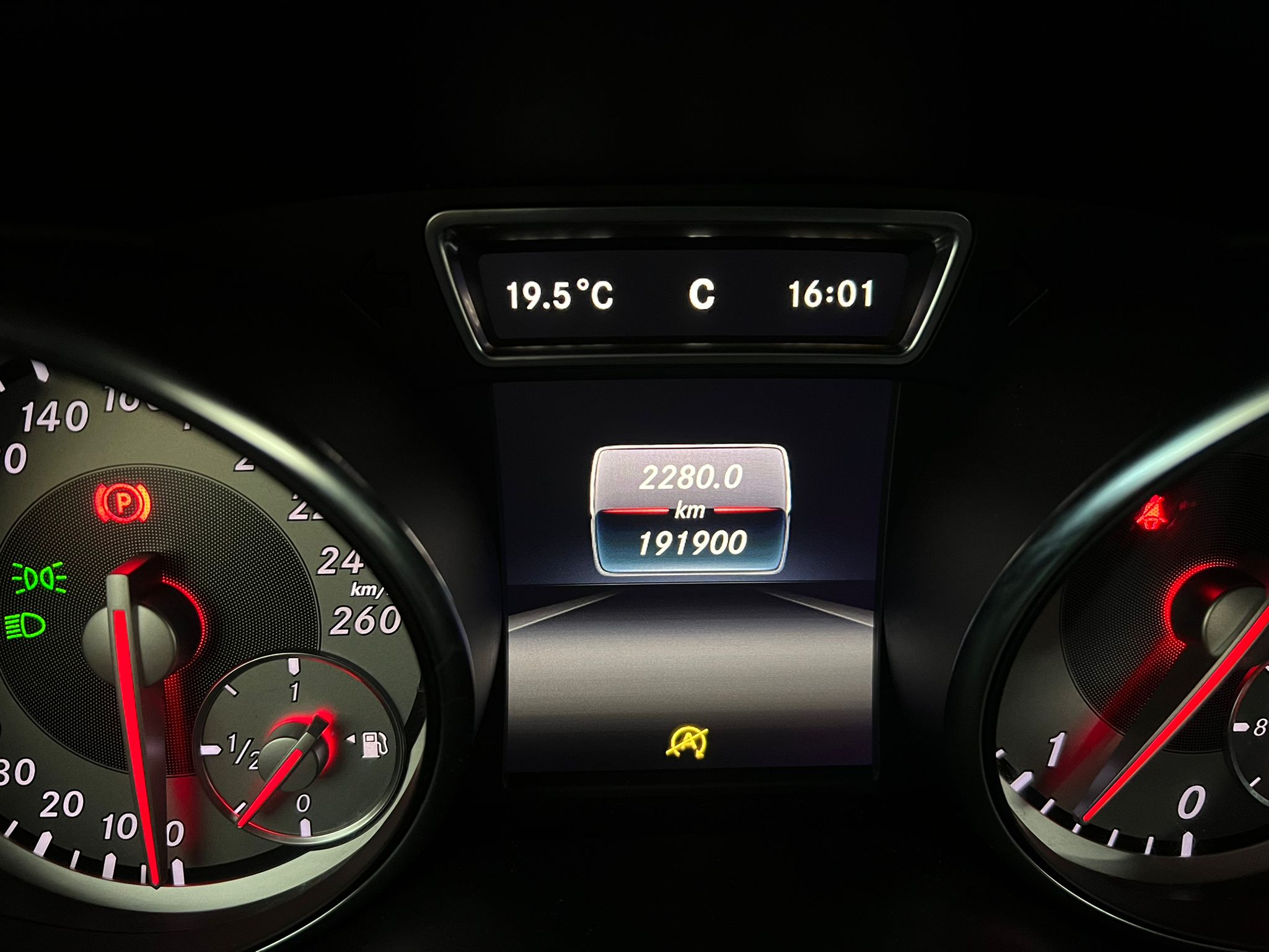 Mercedes-Benz GLA 200d AMG | Año 2016 - Imagen 7